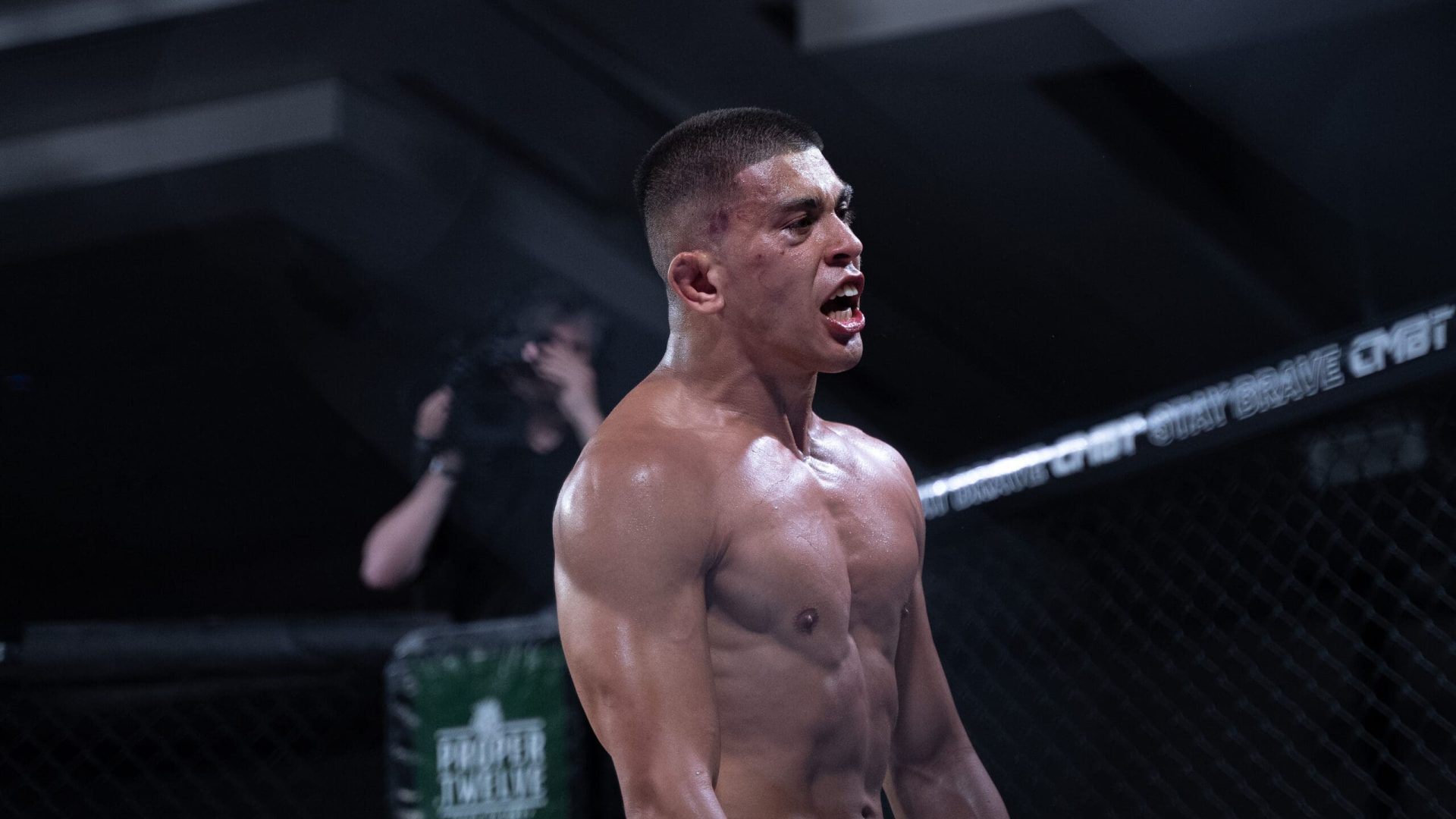 E81 F01 GORDON REALE VS DALLAS DENNISS C1 HI RES-35 E81 F01 GORDON REALE VS DALLAS DENNISS C1 HI RES-35