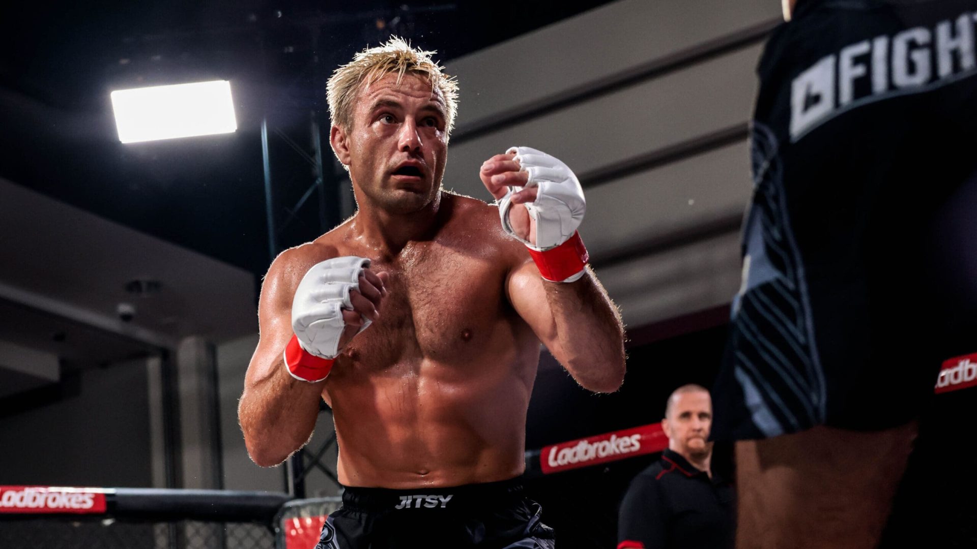 E94 - F12 TIM MOORE VS ROD COSTA HI RES C2-39