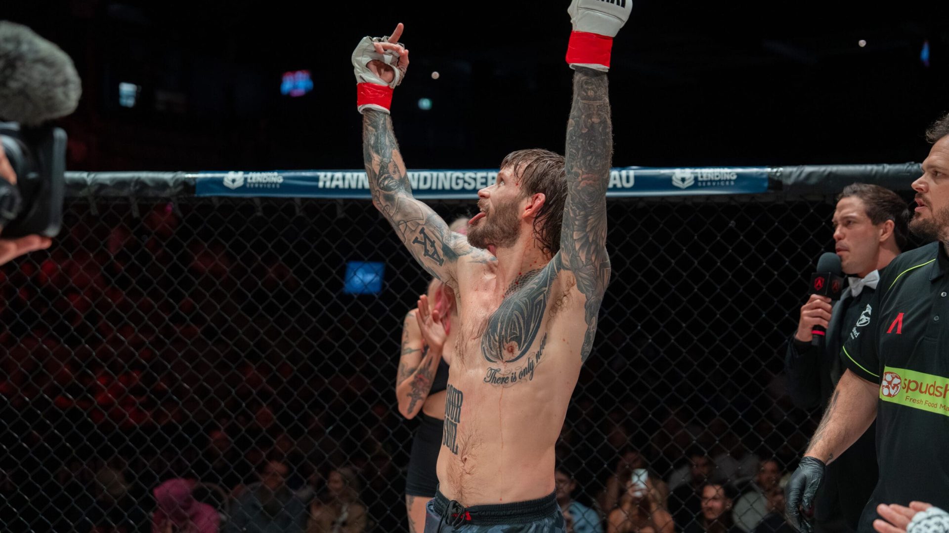 E97 F13 – SAM HIBBERD VS SHANE PARKER HIGH RES C1-55 E97 F13 - SAM HIBBERD VS SHANE PARKER HIGH RES C1-55